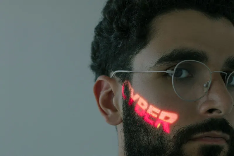 Quando l'Algoritmo Incontra l'Artigianato: L'Intelligenza Artificiale al Servizio dell'Ottica su Misura