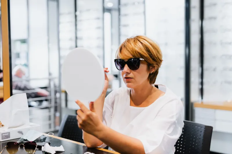 Un Occhiale, Una Firma: L'Arte della Personalizzazione Ottica su Misura